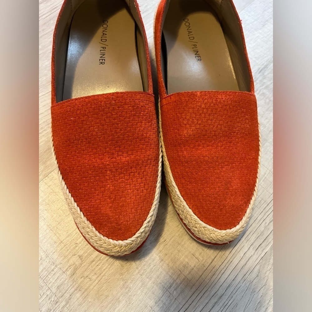 Donald J Pliner palm perf suede slip on shoes size 6 - Picture 6 of 11